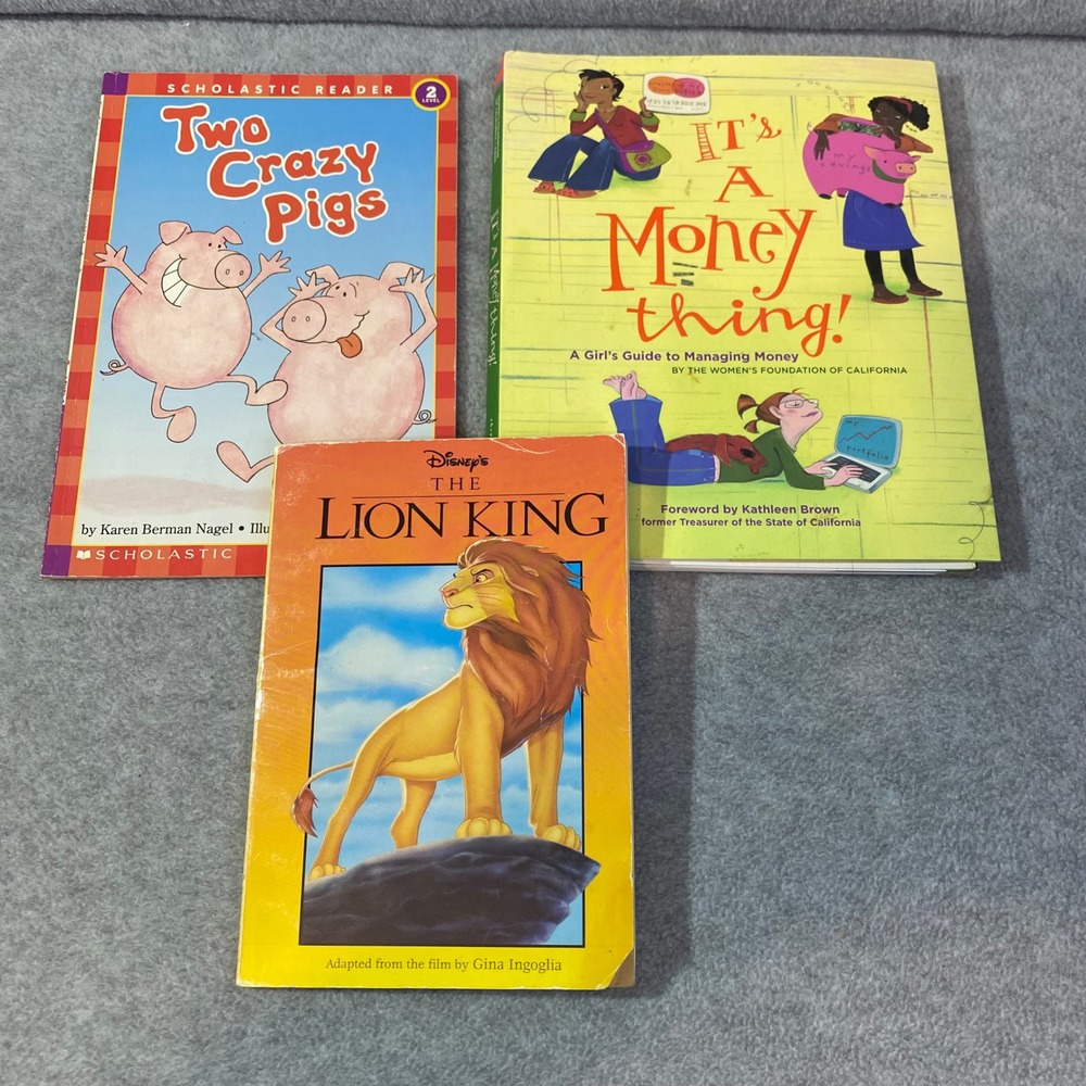 Disney Scholastic Kids‎ Book Lot 3pc The Lion King Two Crazy Pigs Money Bundle